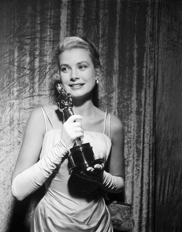 Grace Kelly Clutches her Oscar